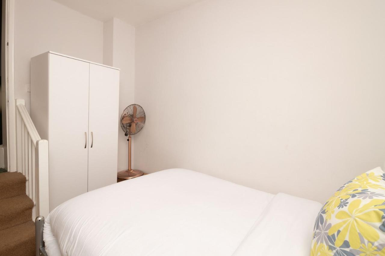 The Angel Place Hideaway - Fair 4Bdr House With Terrace Лондон Екстериор снимка
