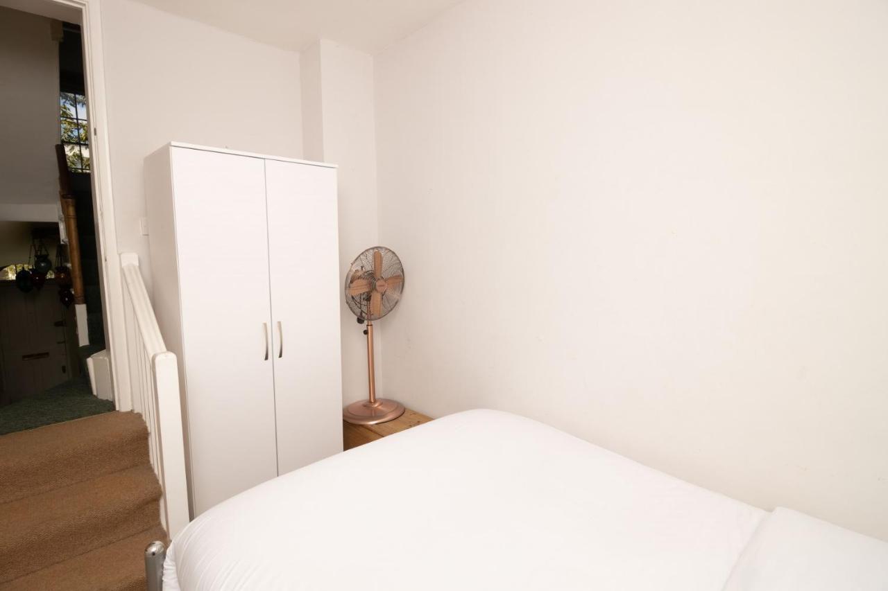 The Angel Place Hideaway - Fair 4Bdr House With Terrace Лондон Екстериор снимка